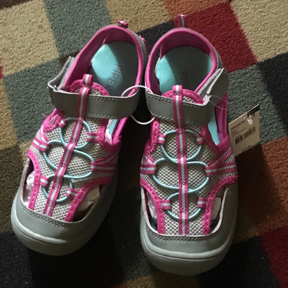 Brand New with tags girls sport sandals size 4